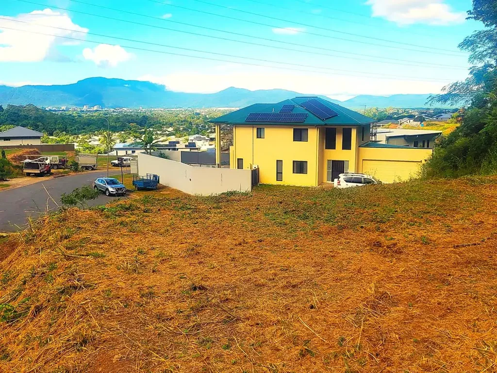 Kanimbla KINGFISH STREET - Dress Circle position – Stunning Views over City & beyond
