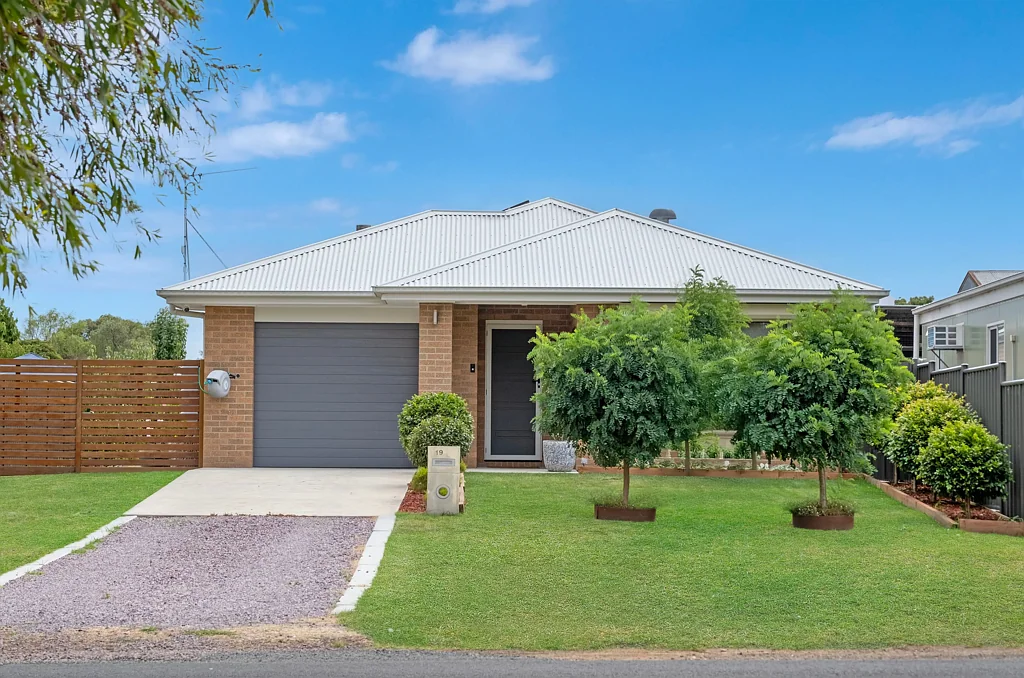 19 Officer Street, Mortlake, VIC 3272
