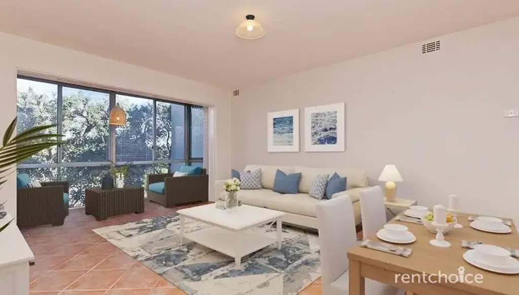 2x1 Apartment walking distance from the beach!