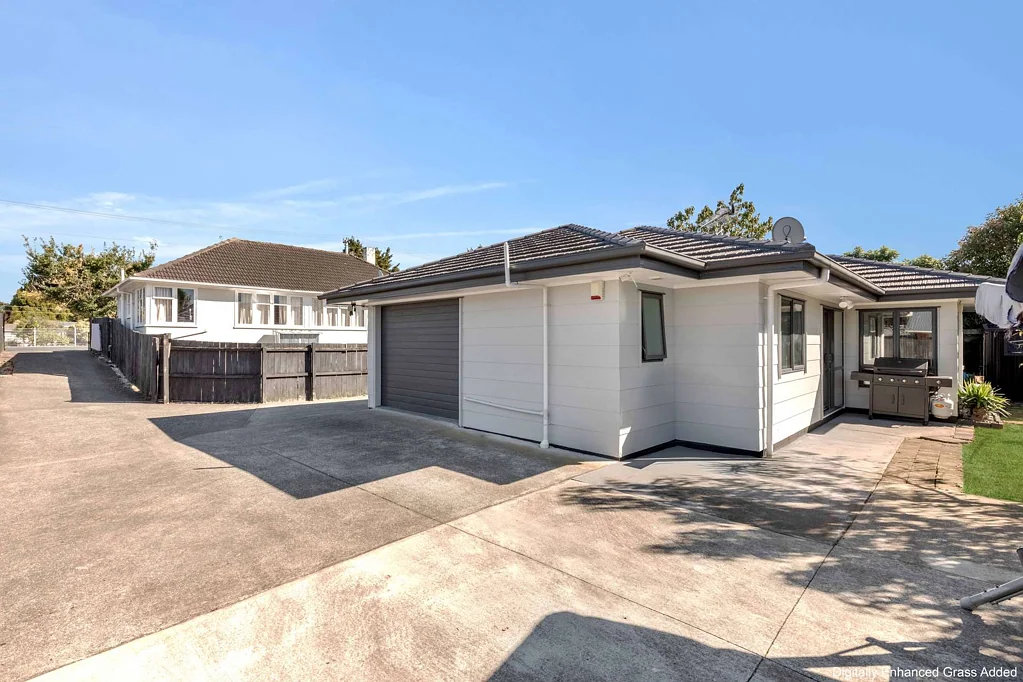 Papakura 3 Bedroom 3 Bed, 2 Bath, Plenty of Parking- Freehold!