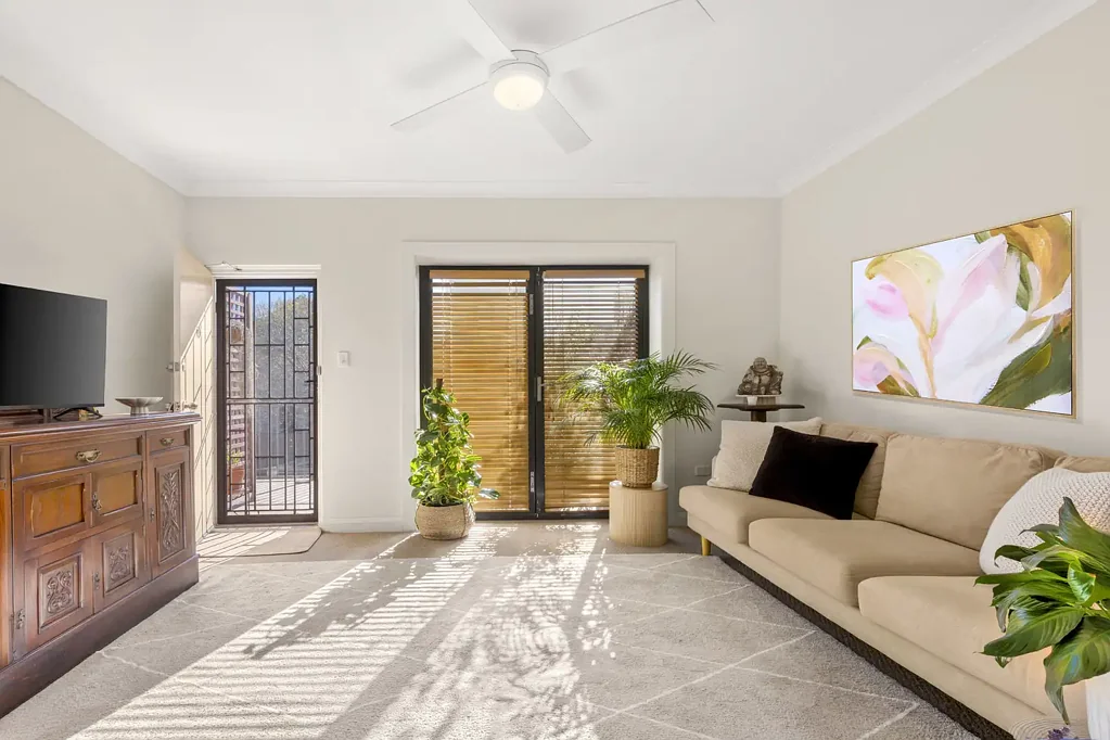 Cronulla 1 Bedroom Spacious One Bedroom Apartment with Effortless Open Plan Living