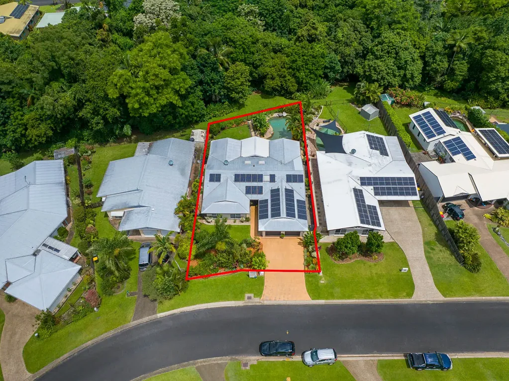 15 Strathmore Court, Mooroobool, QLD 4870