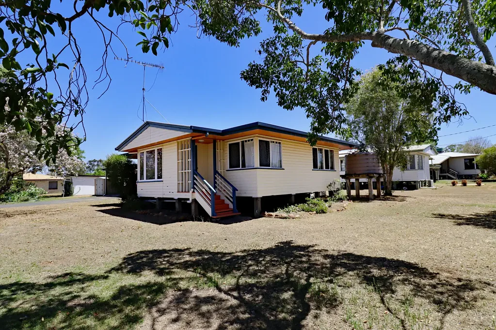 Monto 4房  Large Family Home on Corner Allotment
