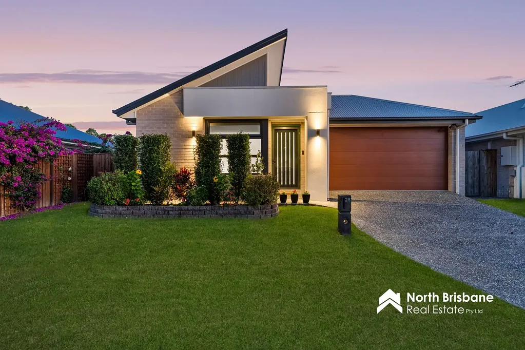 Burpengary 4房 现代斜屋顶设计 40mm Caesarstone台面 6.64kW太阳能系统 开放式生活空间 主套房带套间 多功能第四卧室 Premium Family Living | Luxury Upgrades