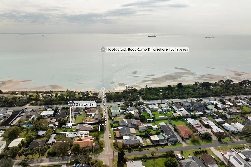 Tootgarook 3房 海滨瑰宝 80米近水 844平米平地 宽敞三卧 步行海岸生活 Endless Potential in a Coveted Coastal Pocket - Just 80m to the Foreshore