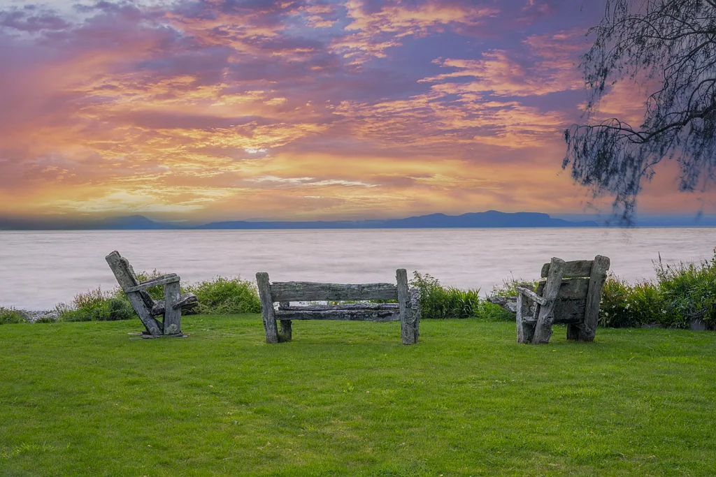 Waitahanui 3 Slaapkamer Lawn To Lake - Absolute Lakefront!