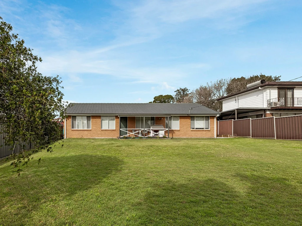 Kearsley 3Moenga Space, style and simplicity on a huge 1,012m2 block.