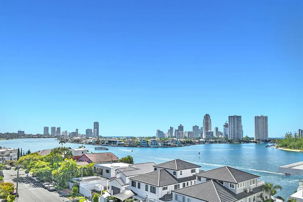 Gorgeours Penthouse style 4 Bedrooms 4 Bathrooms Apartment in the heart of Surfers Paradise !