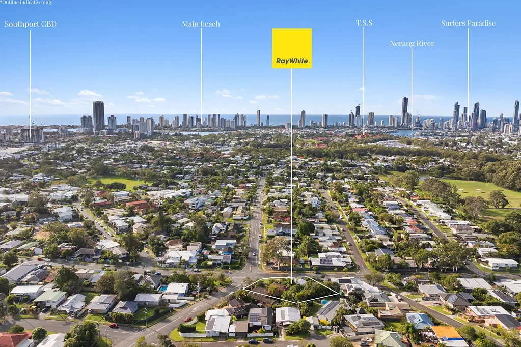 Southport 8房  Prominent Corner Development Opportunity - Two Titles, Offered in One Line or Available Separately