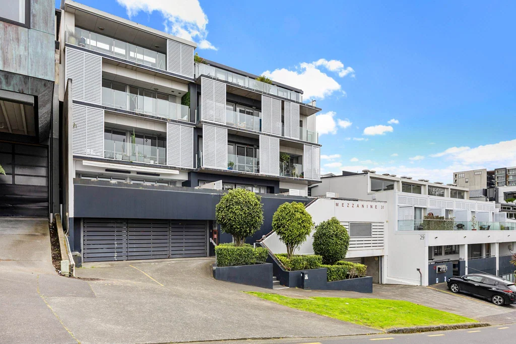 A Ponsonby Gem returns