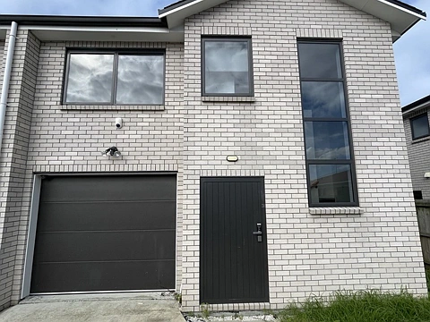 PAPAKURA, 3 BEDROOMS