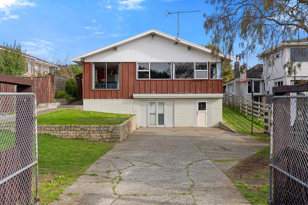 Paraparaumu 4 Bedroom The Good Life in Riwai.