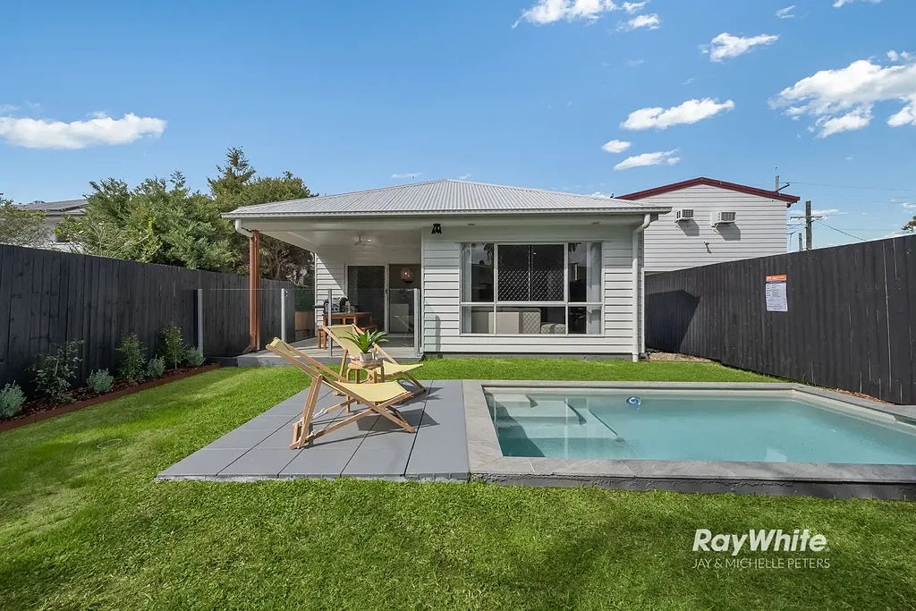 Redcliffe 4房 带泳池的轻松海滨生活 Effortless Coastal Living With Pool