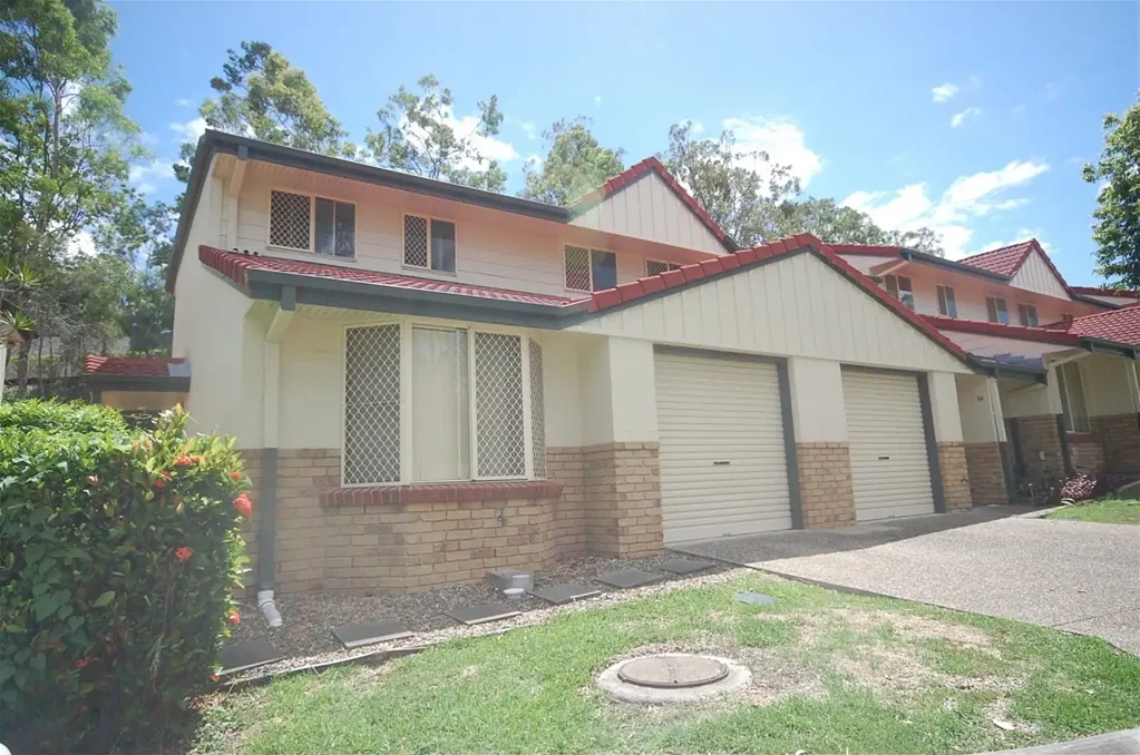 Prime Location - Walk to Westfield | $700/week