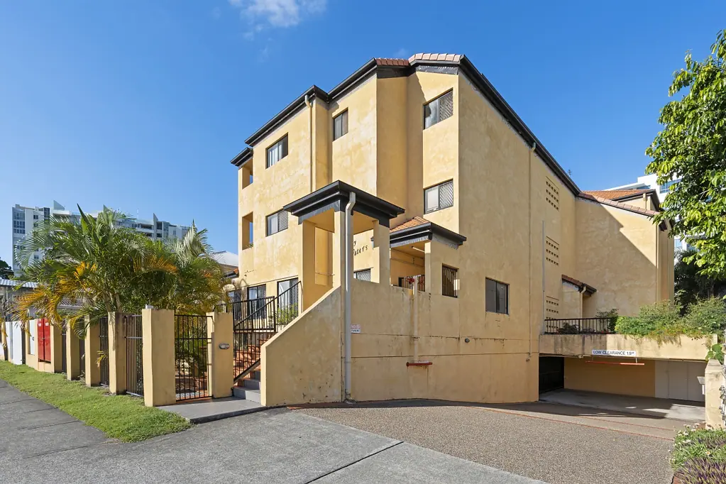 9/143 Frank Street, Labrador, QLD 4215