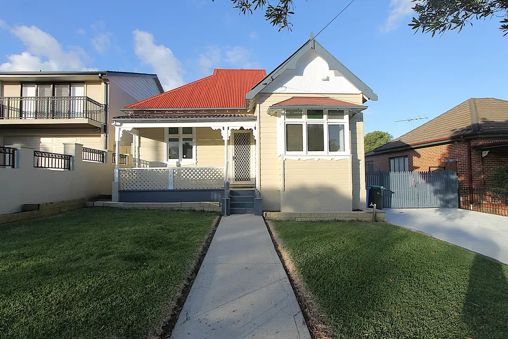 RENOVATED THREE BEDROOM FAMILY HOME + ONE BEDROOM GRANNY FLAT!!