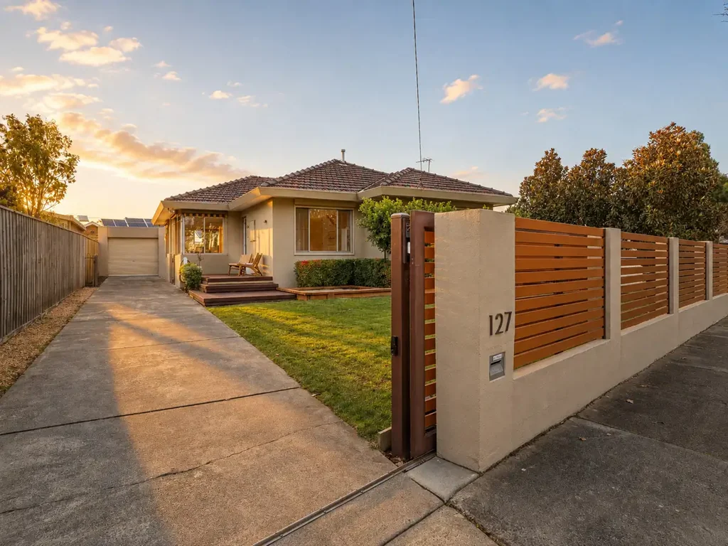 Traralgon 3chambre Immaculately Presented Home in Convenient Central Location