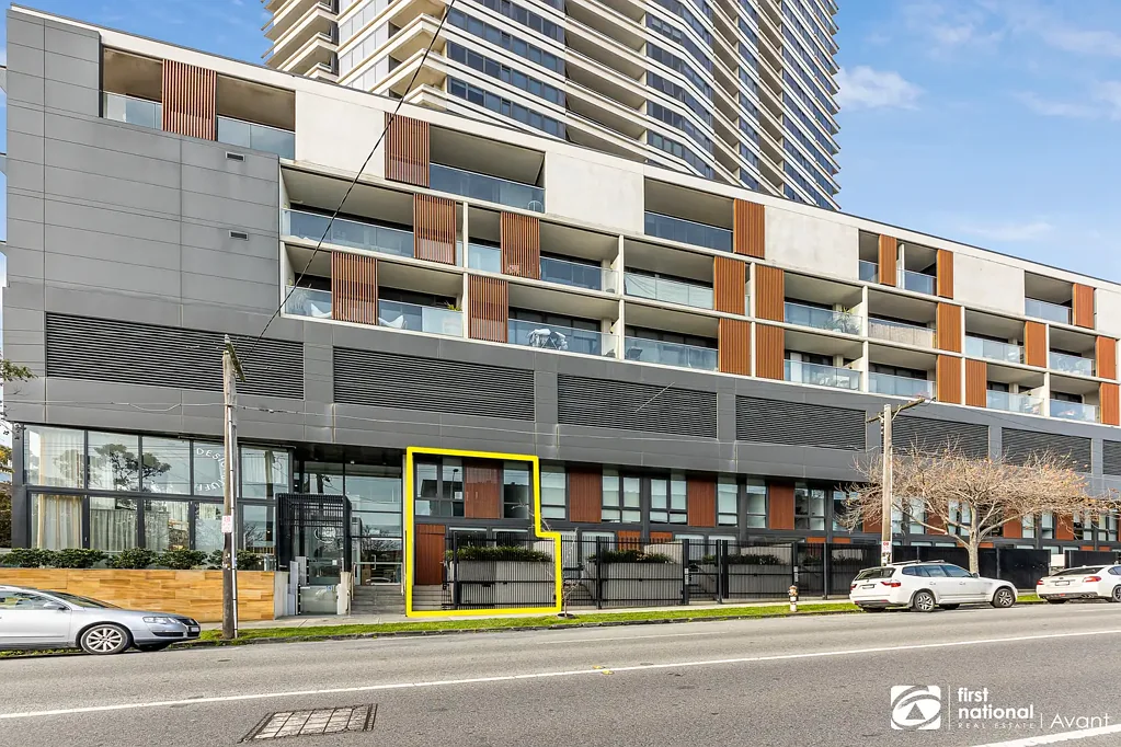 St Kilda 2房 圣基尔达心脏地带 海滨瑰宝 顶级配件 奢华氛围 全景视野 醇熟配套 24小时礼宾服务 卓越住宅珍稀良机 Luxury Living at STK