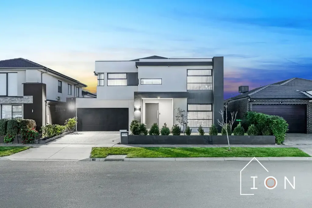 Clyde North 4chambre Grand 47sq Family Showpiece with Tesla Powerwall, EV Charging & St Germain Convenience