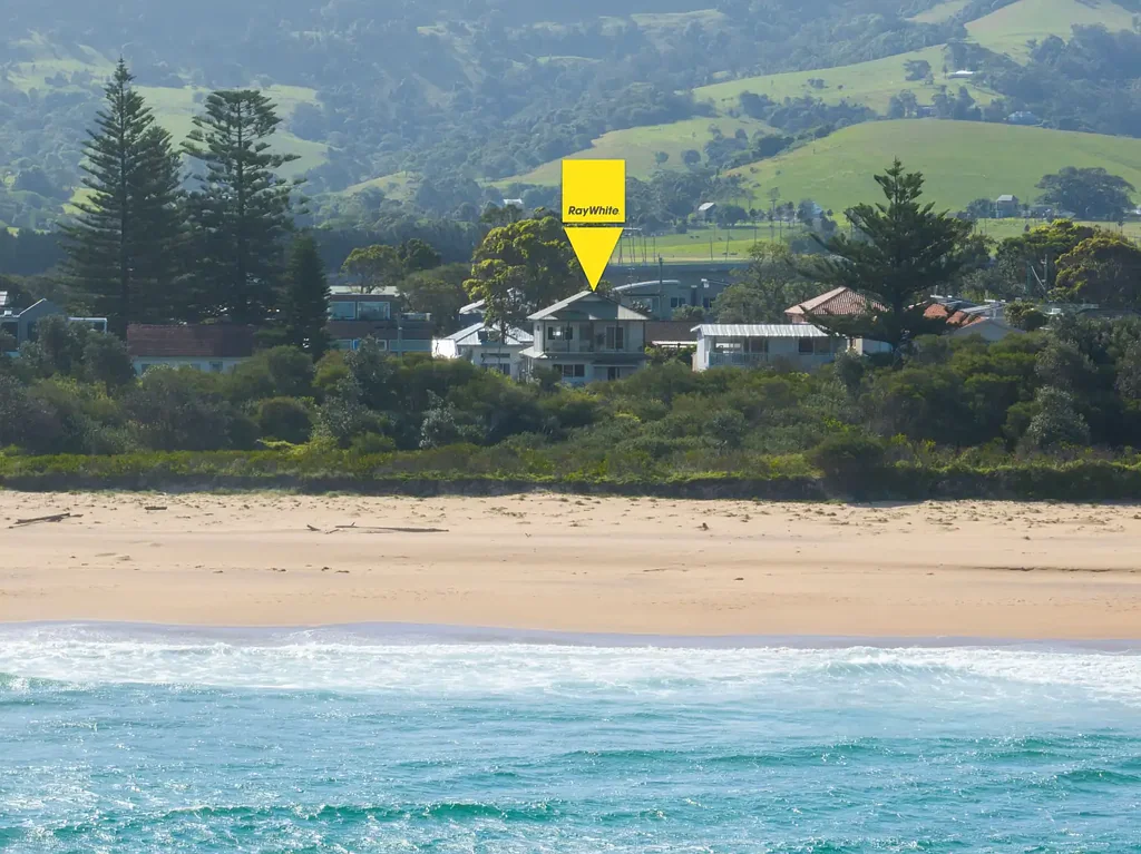 Werri Beach 6 Bedroom ~ Beachfront Living ~