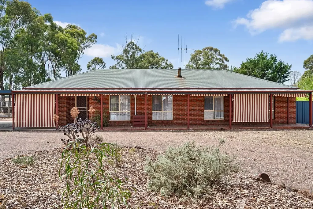 Huntly 4ਬੈੱਡਰੂਮ Family Home with Enormous Shedding on 1 Acre
