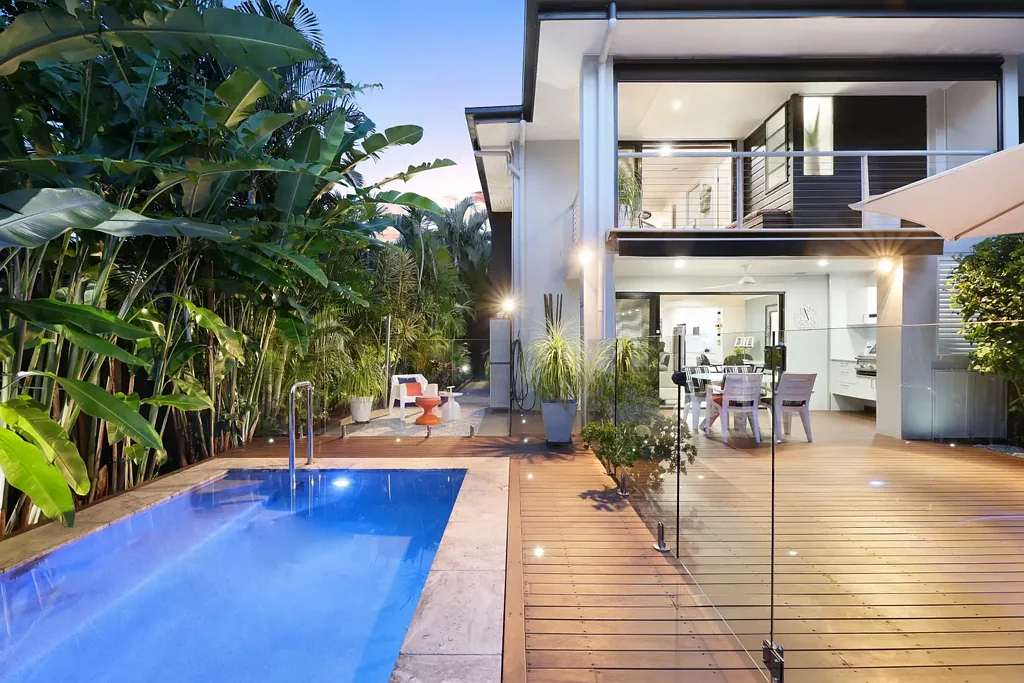 Southport 3部屋 RESORT STYLE LIVING IN THIS STUNNING DUPLEX