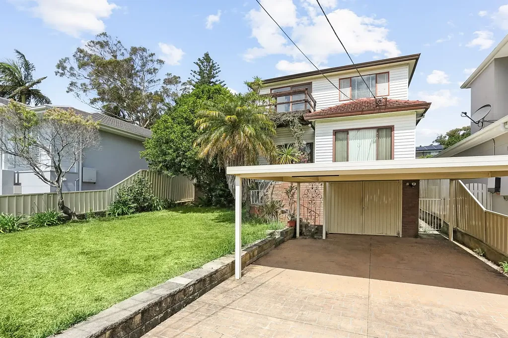 Caringbah South 4 Bedroom Spacious Family Home with DA - Approved Duplex Plans