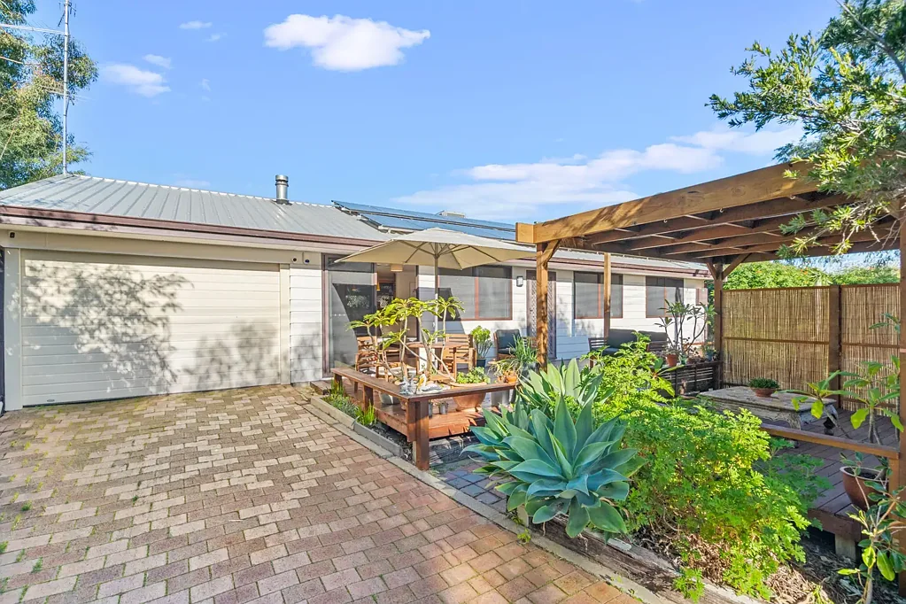 Coodanup 4 Bedroom Pelican Cottage - character, lifestyle and endless potential.