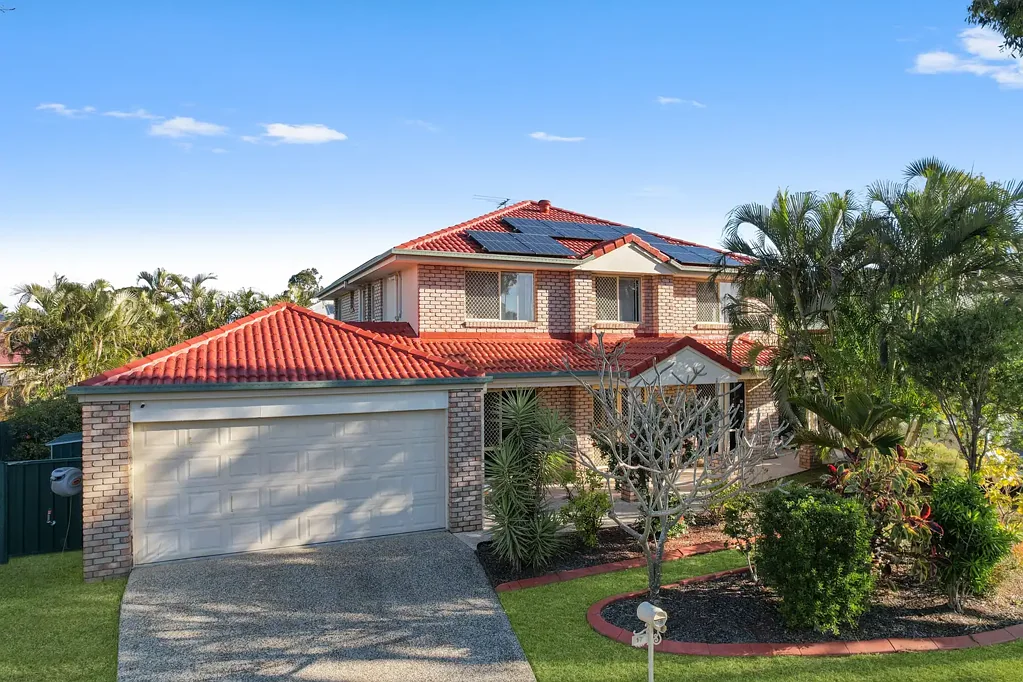 North Lakes 5 Bedroom Walk Everywhere - Spacious Home, Prime Location