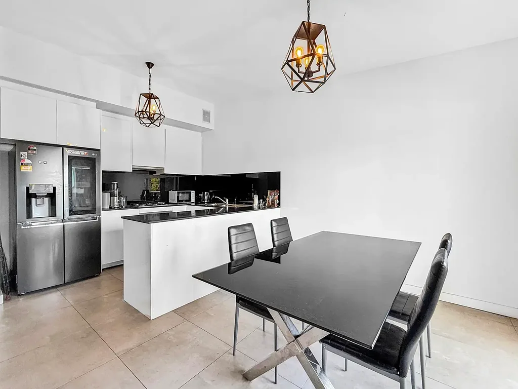 Lake Heights 3部屋 3-BEDROOM TOWNHOUSE IN A PEACEFUL CUL-DE-SAC!