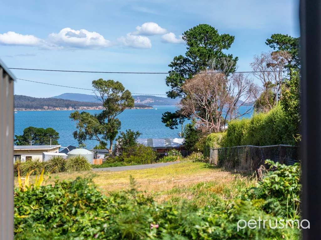14 Broom Street, Primrose Sands, TAS 7173