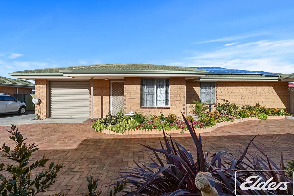 Victor Harbor 3 Bedroom Prime Central Location.