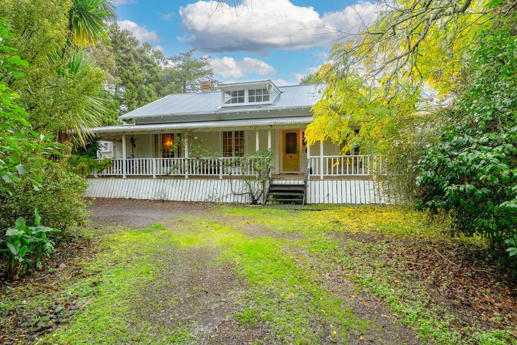 Kumeu 5房  Classic villa with stables