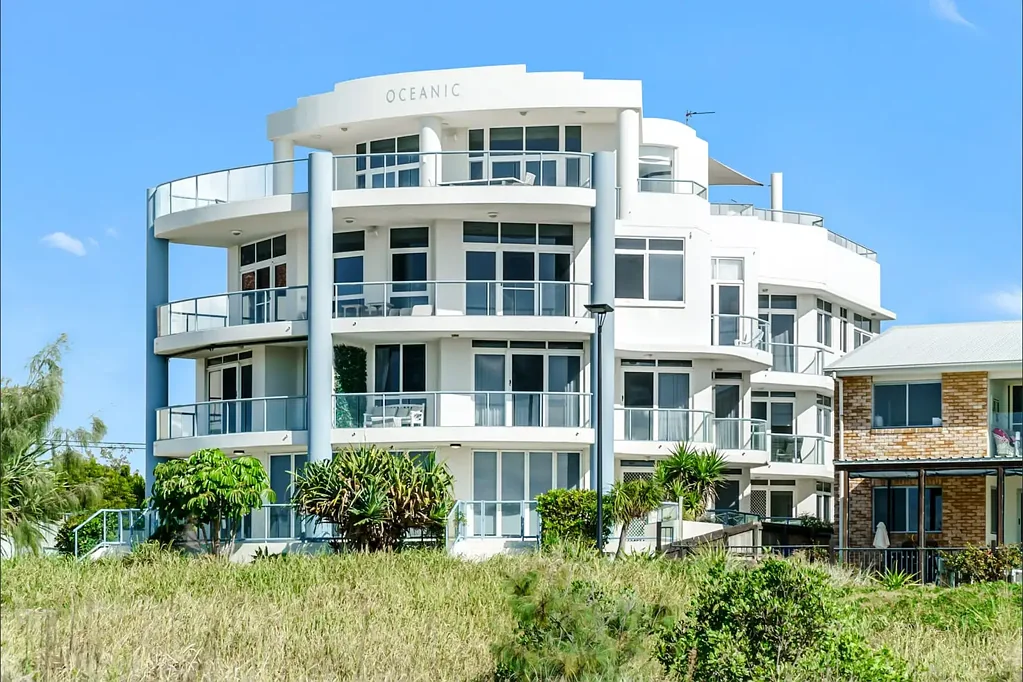 Bilinga 2房  Beachfront Boutique Living with Value-Add Potential