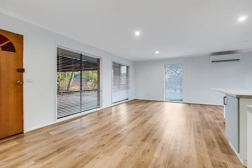 *ONE WEEK FREE RENT* Beautiful Renovated Family Home