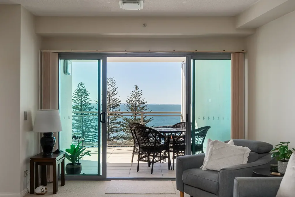Redcliffe 3Habitaciones North-East Facing Apartment with Expansive Water Views