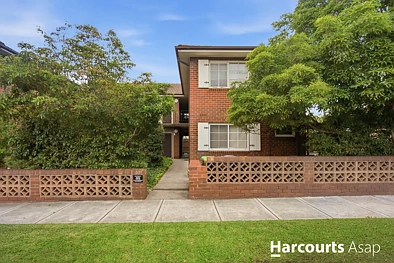 Murrumbeena 1房 宽敞起居采光足 燃气厨房储物多 卧室衣柜储物佳 地段优越近公园 Easy Living in a Prime Murrumbeena Location!