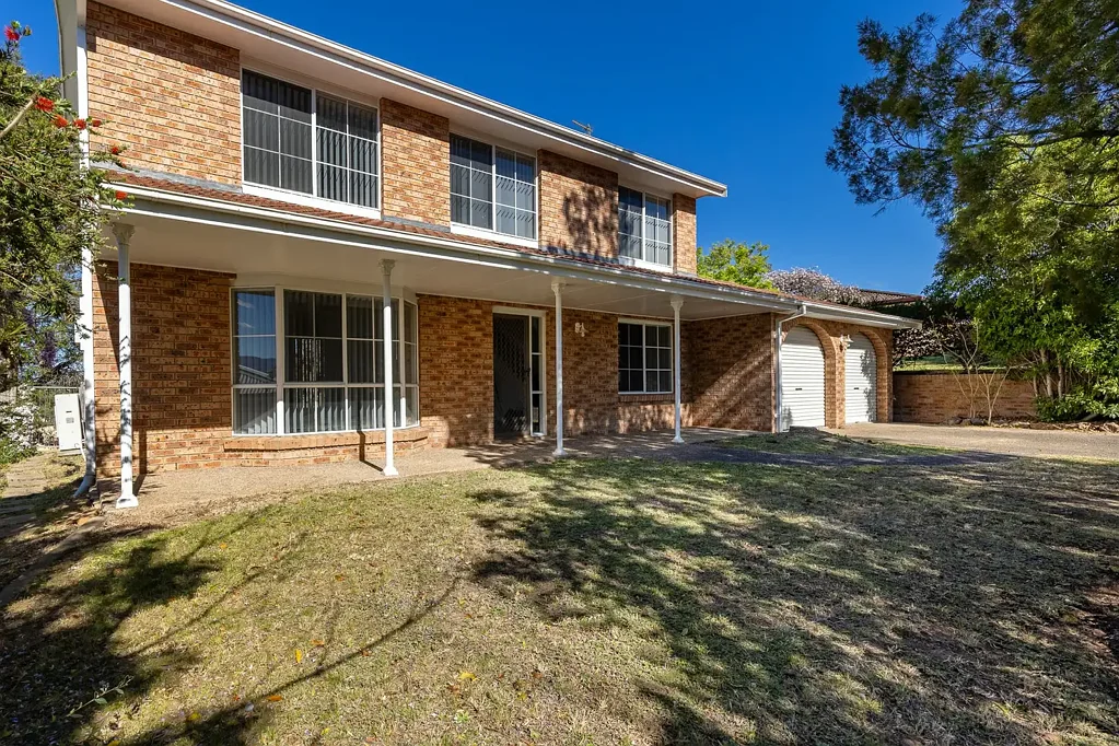 Bega 5房  SPACIOUS FAMILY LIVING AWAITS AT 4 GOLDBERG PLACE, BEGA!