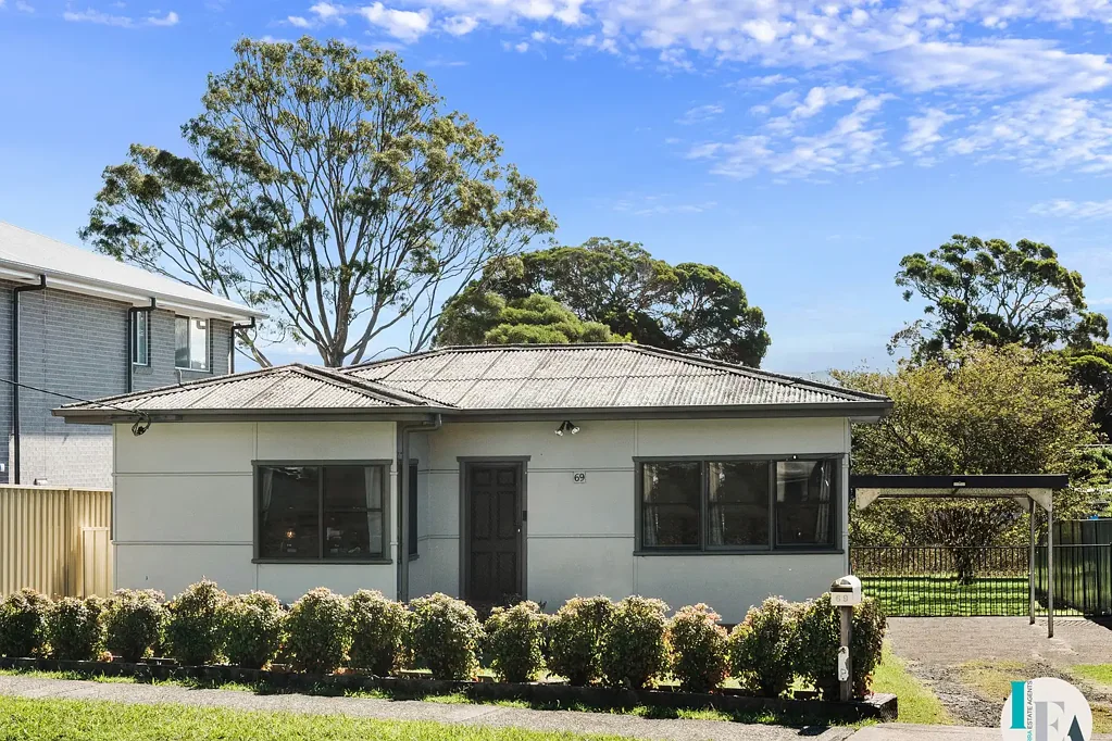 69 Lake Entrance Road, Oak Flats, NSW 2529