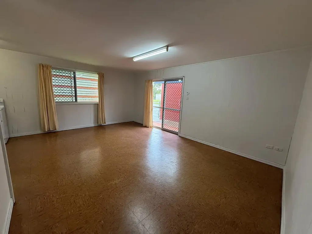 Low-Maintenance 2-Bedroom Unit Within Walking Distance to To