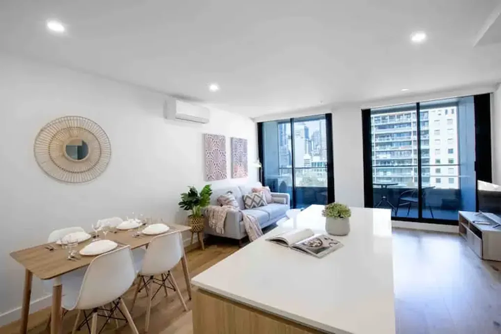 Stylish Furnished Home 2-Bedrooms Apt, Close To Park