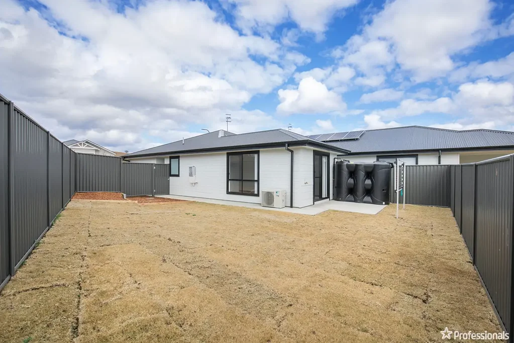 EXECUTIVE APARTMENT WAITING FOR YOU TO CALL HOME!