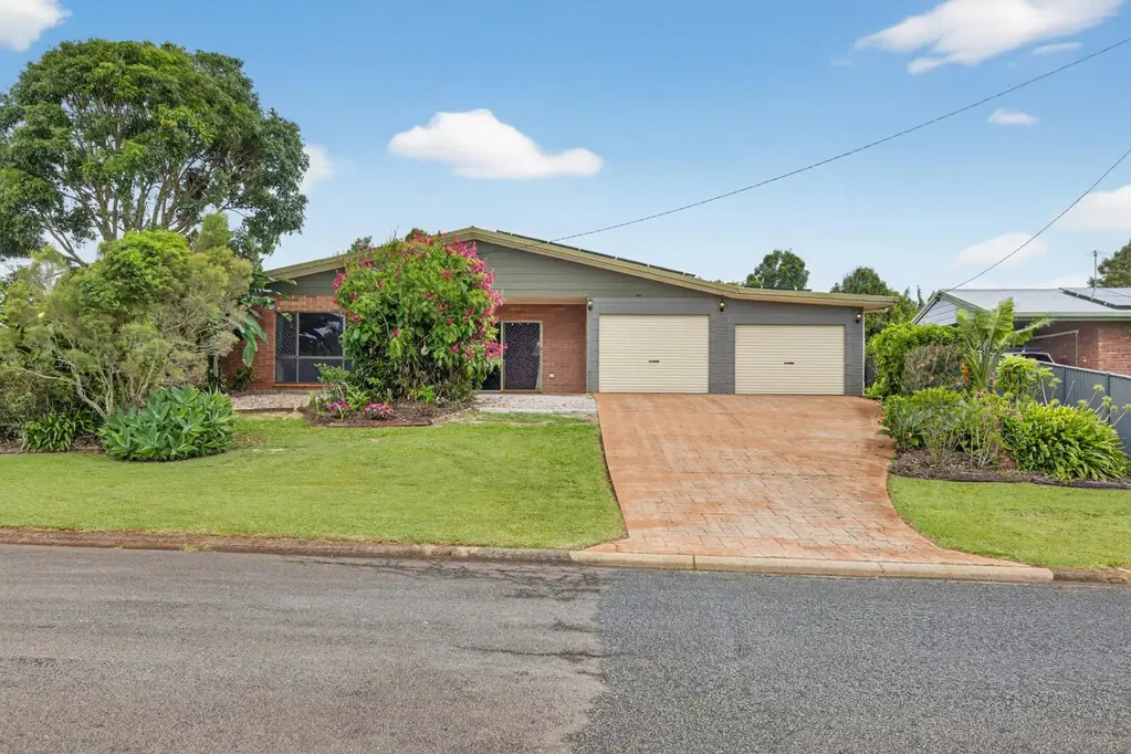 Atherton 4房  Solid Build | Fresh Modern Updates | Move-In Ready Living