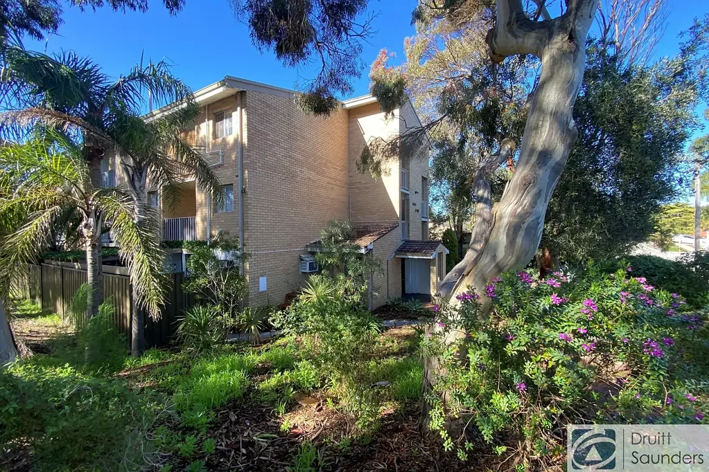 RENOVATED DELIGHT WALKING DISTANCE TO BRIGHTON BEACH