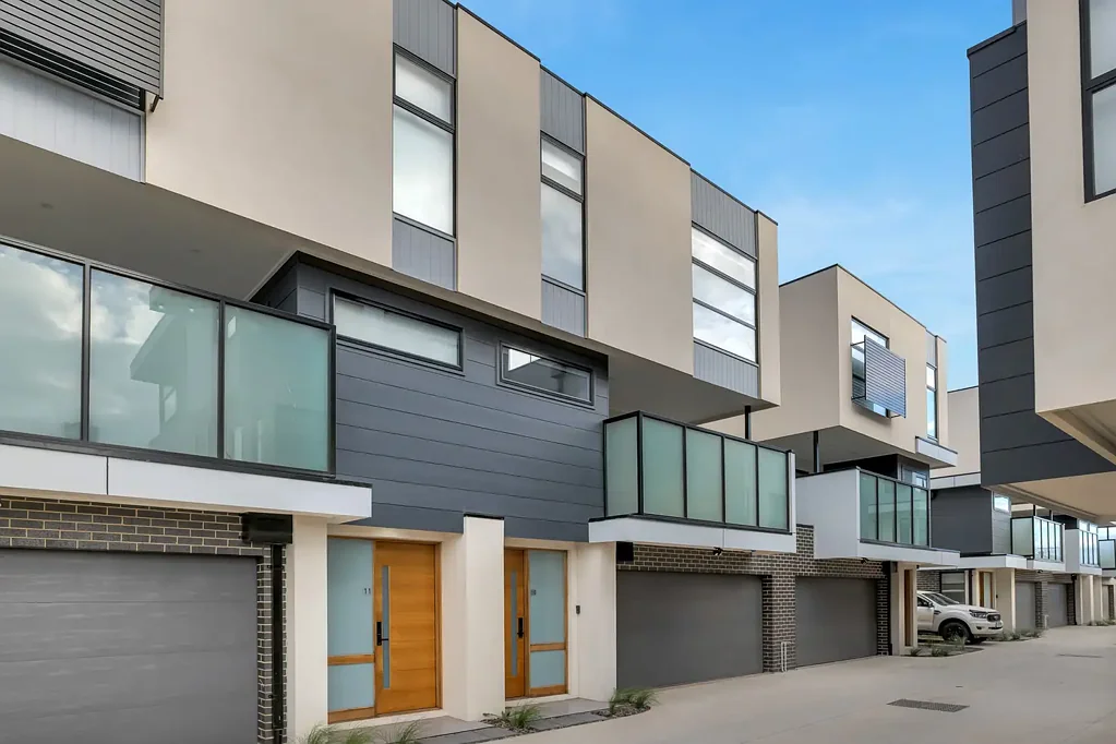 For private inspections please contact catie@sweeneyea.com.au.