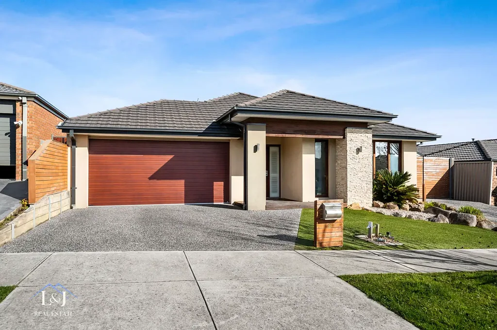 Pakenham 4Phòng ngủ SPACE, STYLE & POOLSIDE LIVING – THE OPTIONS ARE ENDLESS!