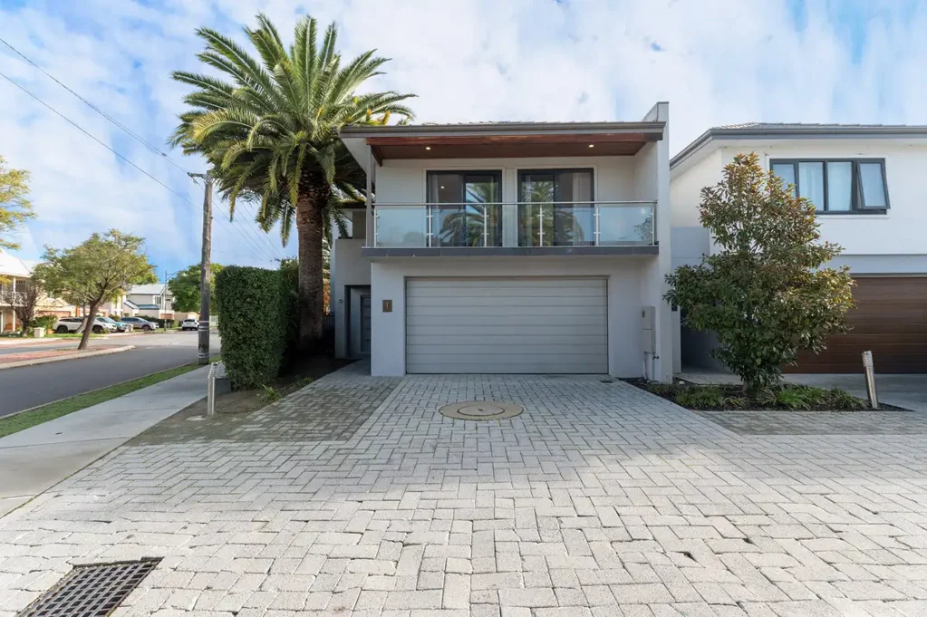 Maylands 4 Bedroom Stunning Townhouse on the Peninsula