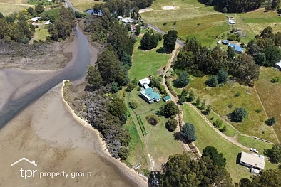 Surges Bay 3 Bedroom Living at ‘Riverbank’
