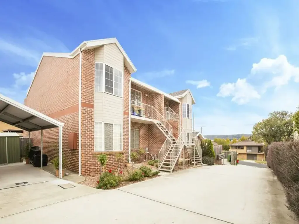 Spacious 2 Bedroom Unit