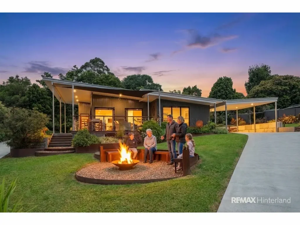 Maleny 4chambre Modern Dual Living in Maleny